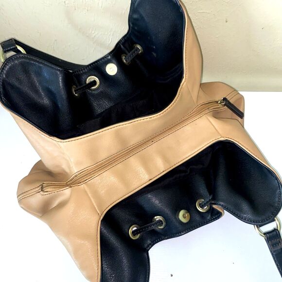 Liz Clairborne Leanne 4 Poster Shoulder Bag Tan and Black - Picture 6 of 12